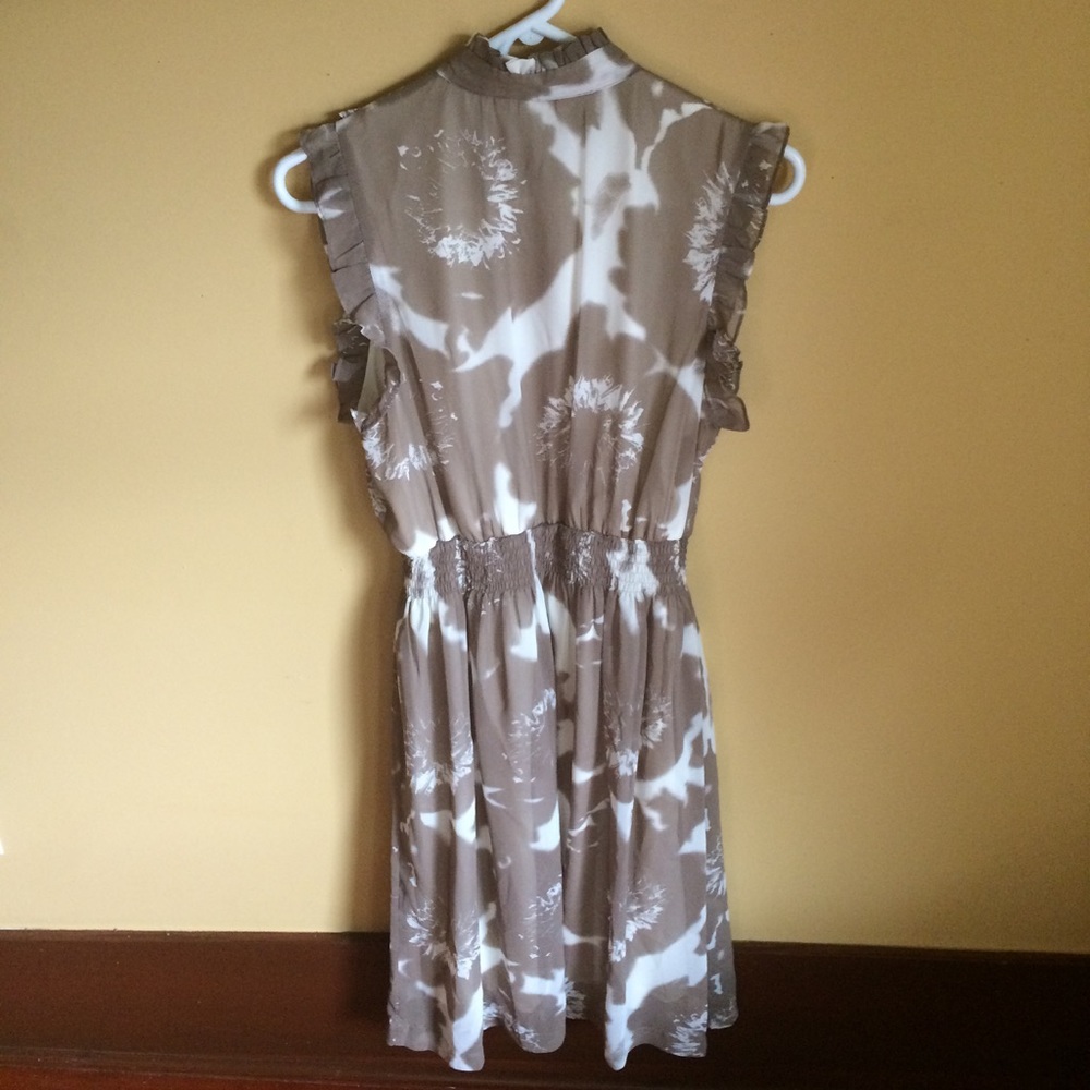 Beautiful Abstract Dress - Picture 5 of 8